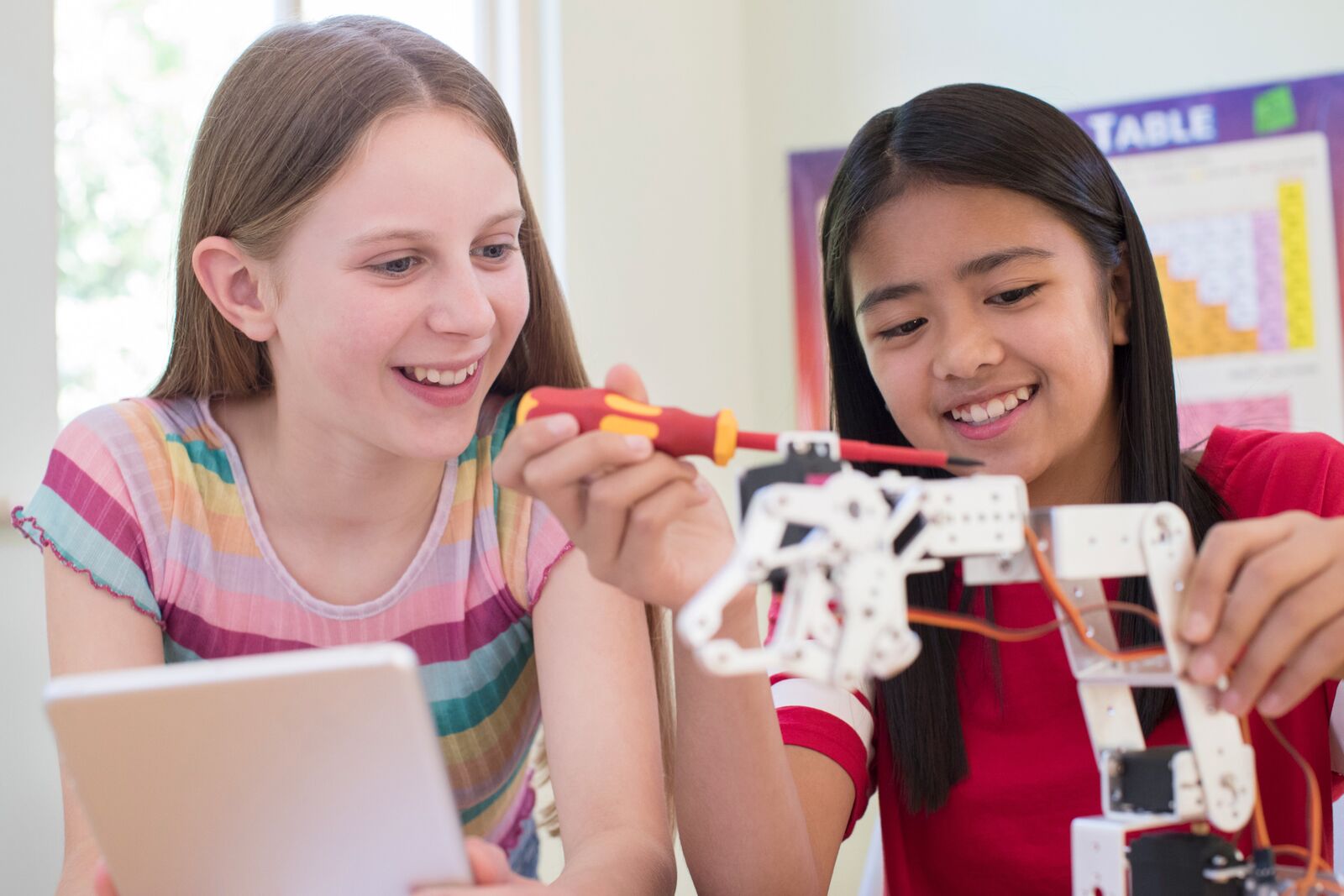 Girls_building_robot_in_class